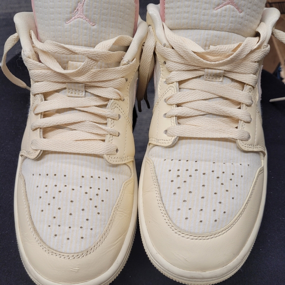 Jordan Cream and Pink Women's Sneakers - Picture 4 of 10